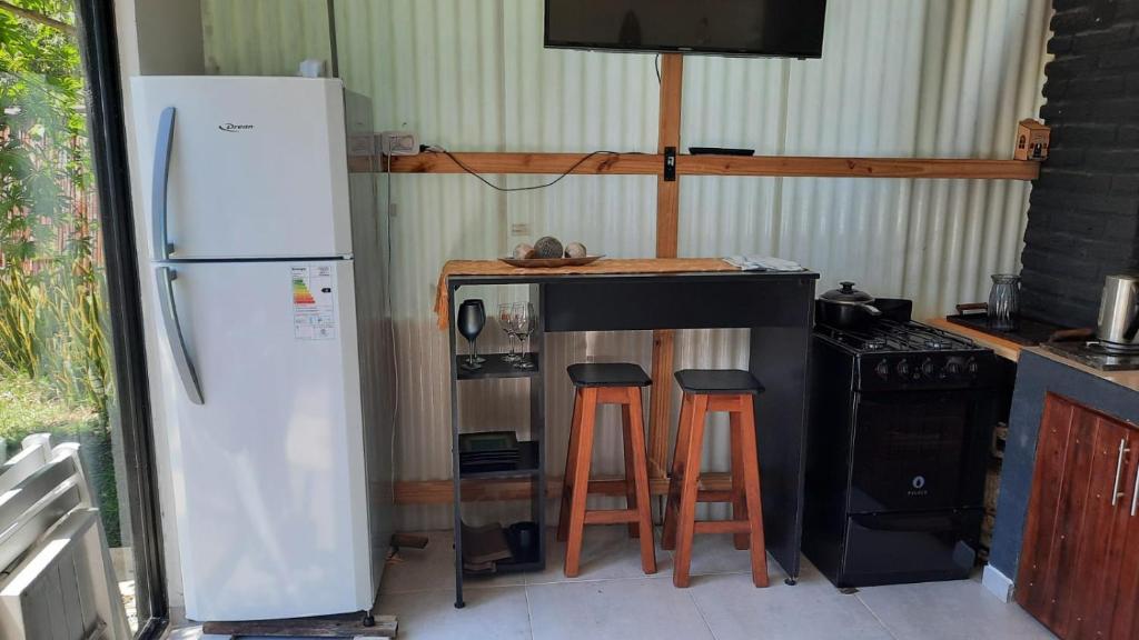 Casa confortable con pileta para 2 personas - Rincón Posadasにあるキッチンまたは簡易キッチン