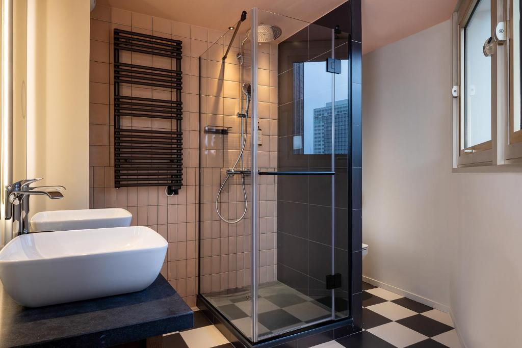 Les Artistes - Resim 22