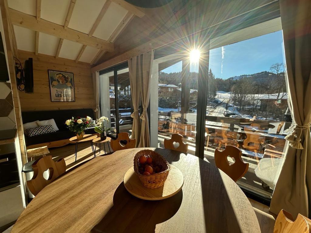 a room with a table with a bowl of fruit on it at Appartement le StelO Les Gets 6 personnes aux pieds des pistes 2 chambres in Les Gets