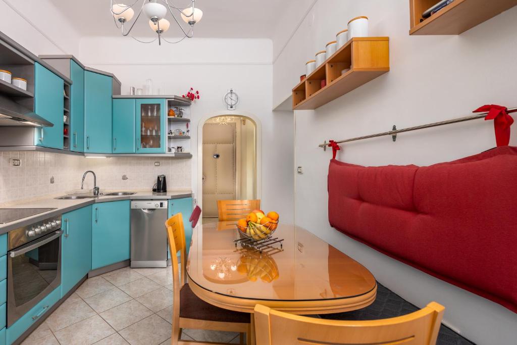 Majoituspaikan Apartment Sunrise Lovran - Happy Rentals keittiö tai keittotila