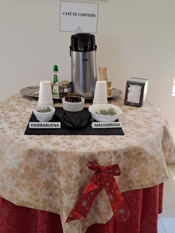 Set per la preparazione di tè e caffè presso Hotel Solaris