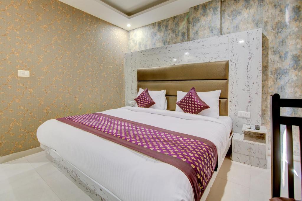 Postel nebo postele na pokoji v ubytování Smart Plaza Hotel