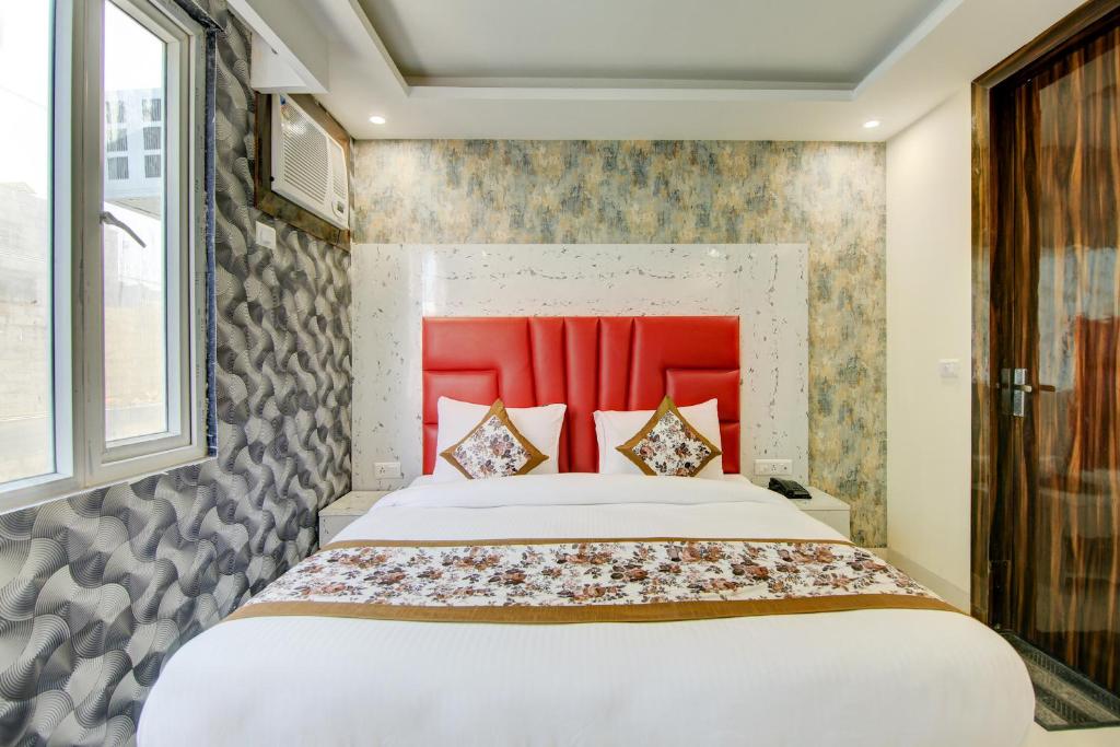 Postel nebo postele na pokoji v ubytování Smart Plaza Hotel
