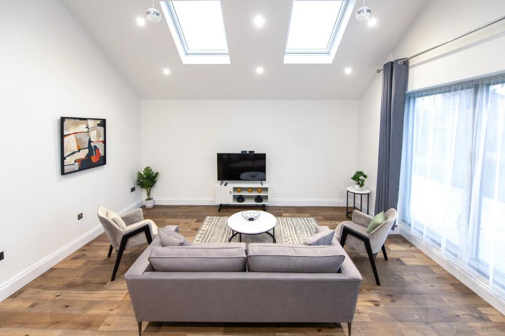 Ealing Residency - Apartment With Balcony