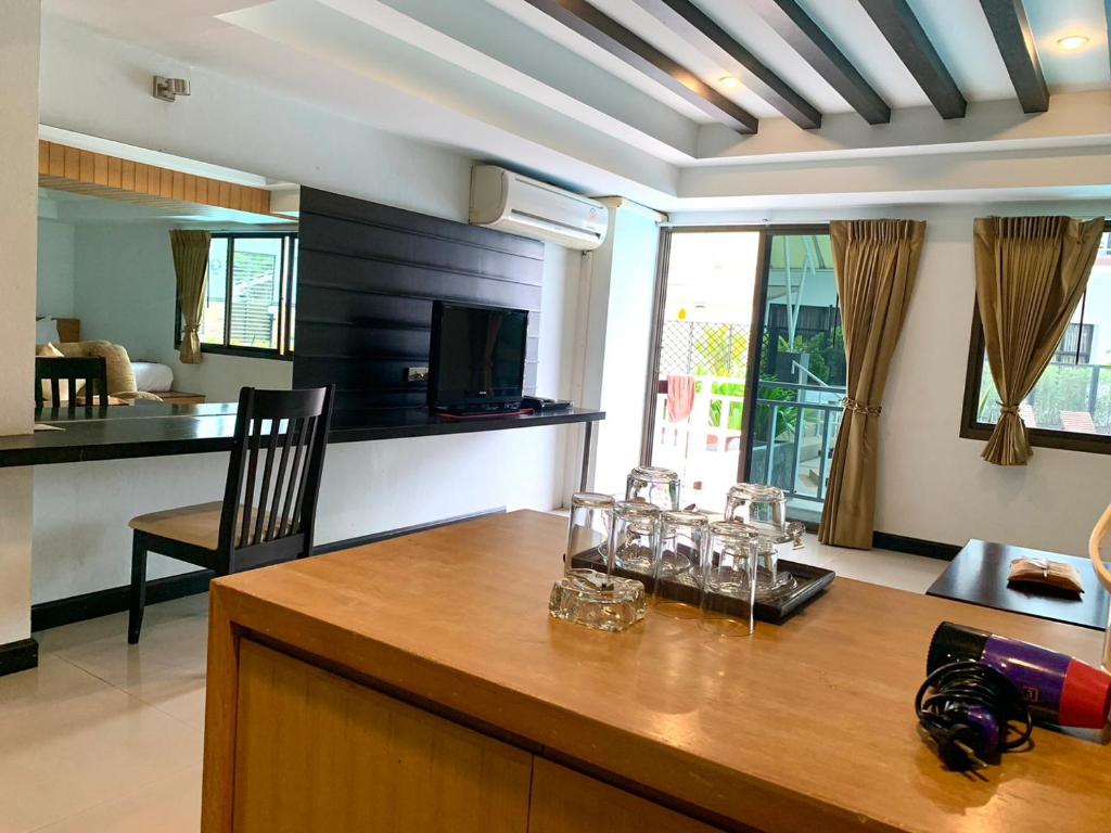 Kuchyň nebo kuchyňský kout v ubytování Tanawit Hotel Hua Hin
