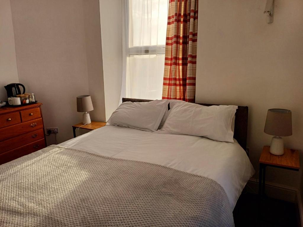 Queens Rooms - Standard Double Room