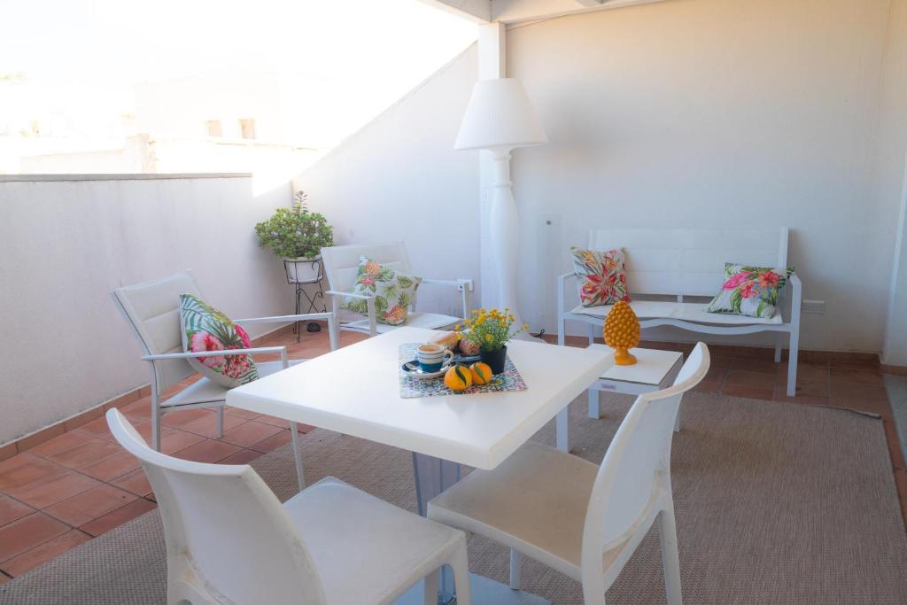 Posezení v ubytování ZIBIBBO SUITES & ROOMS - Aparthotel in Centro Storico a Trapani