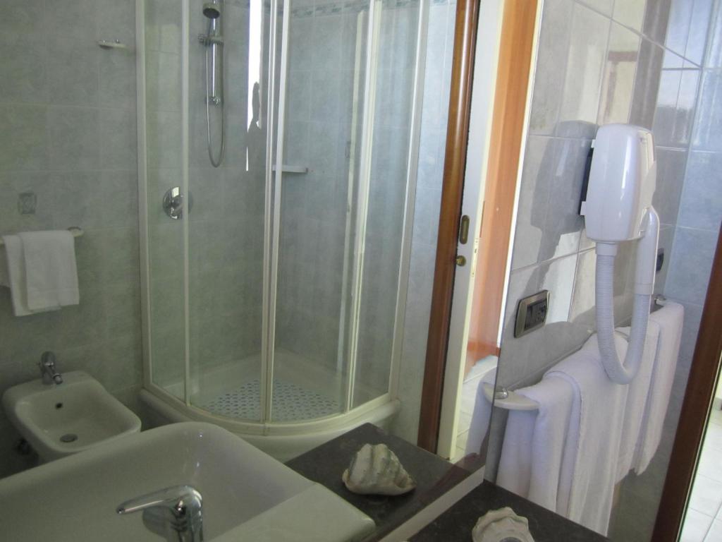 Koupelna v ubytování Hotel Tirreno Formia