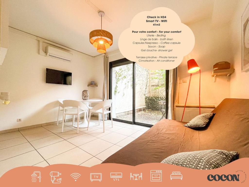 a bedroom with a bed and a dining room at Suite Cumba in Villeurbanne