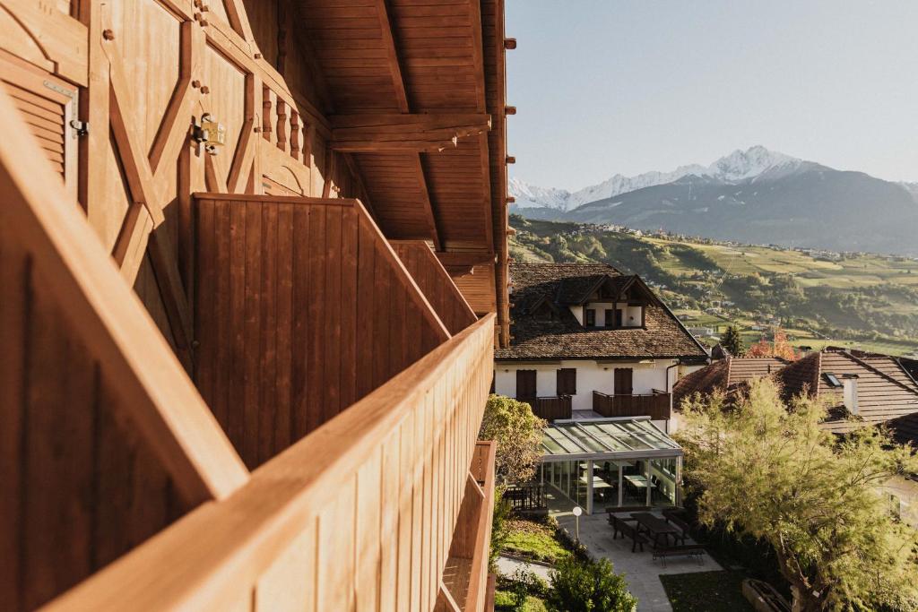 Nespecifikovaný výhled na hory nebo výhled na hory při pohledu z hotelu