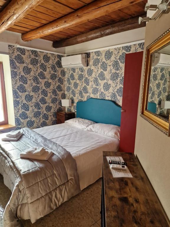 A bed or beds in a room at Locanda Al Centrale