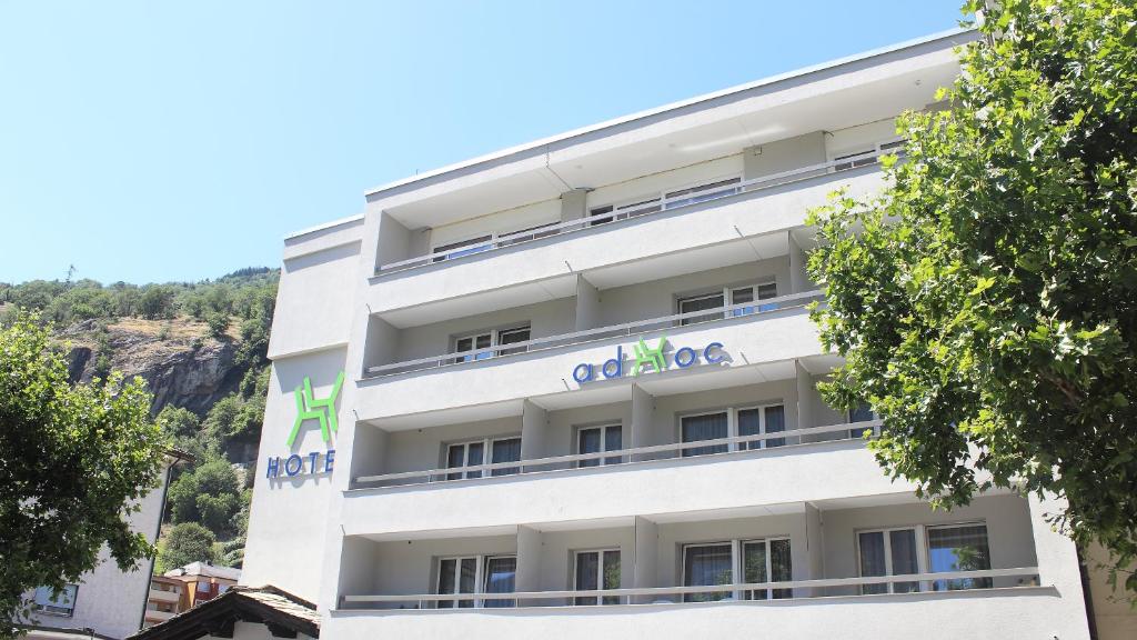 Adhhoc Hotel - Housity