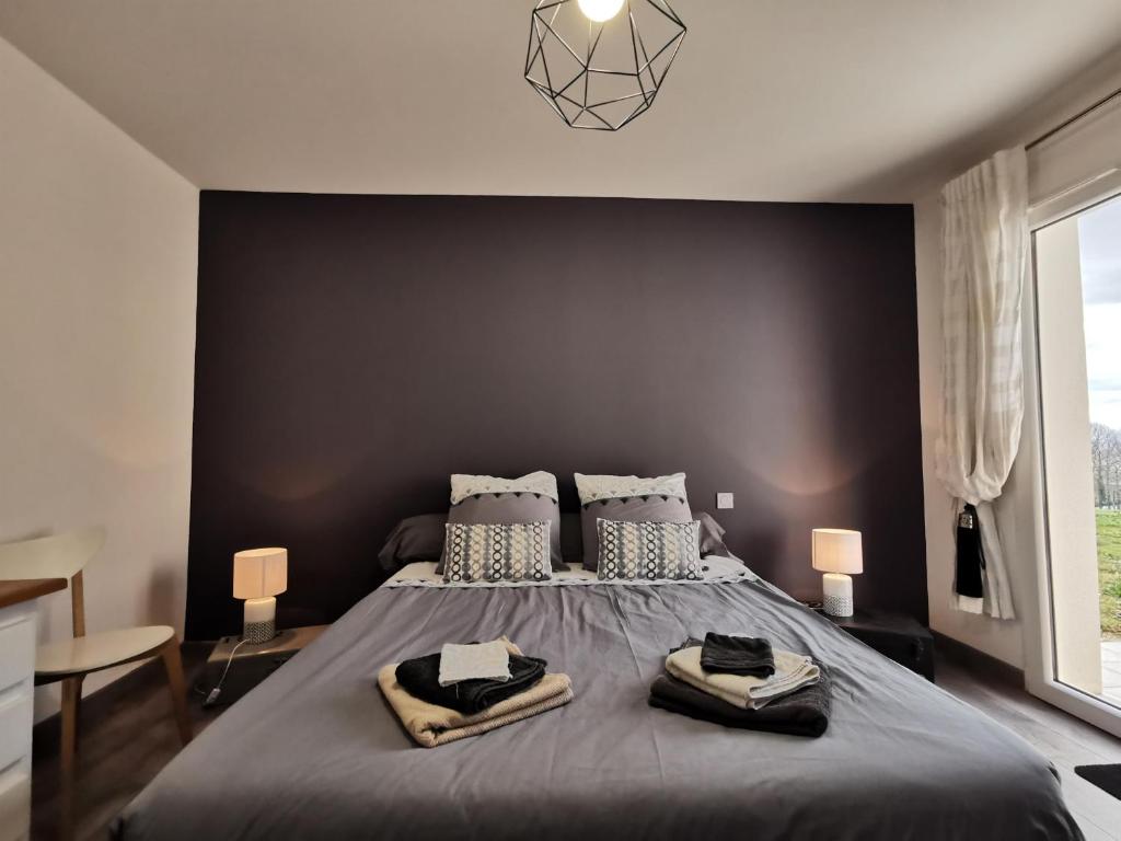 Postel nebo postele na pokoji v ubytování Chambre de Bajolle