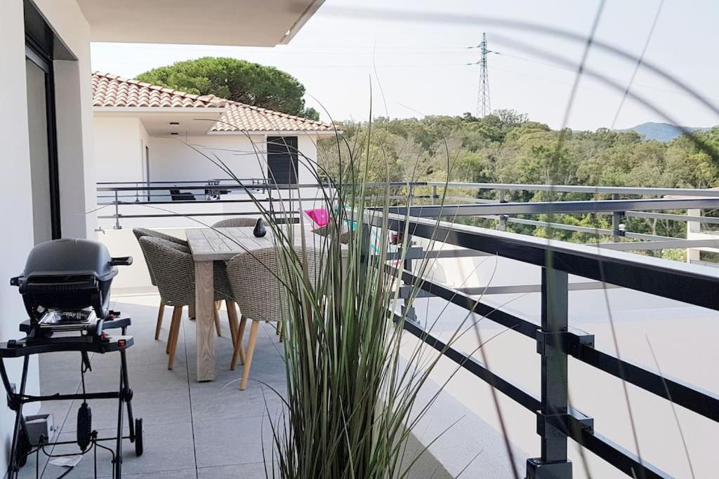 Photo de la galerie de l'établissement Appt moderne pour 4/6, dans résidence avec piscine, à Porto-Vecchio