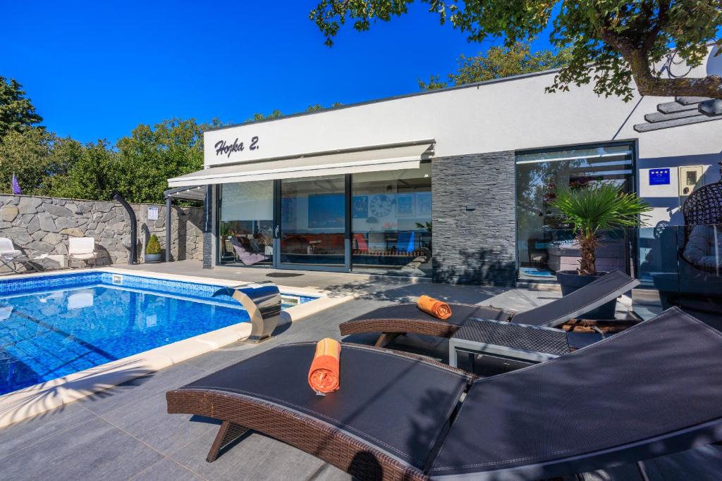 Bazén v ubytování Holiday home Hojka 2 nebo v jeho okolí