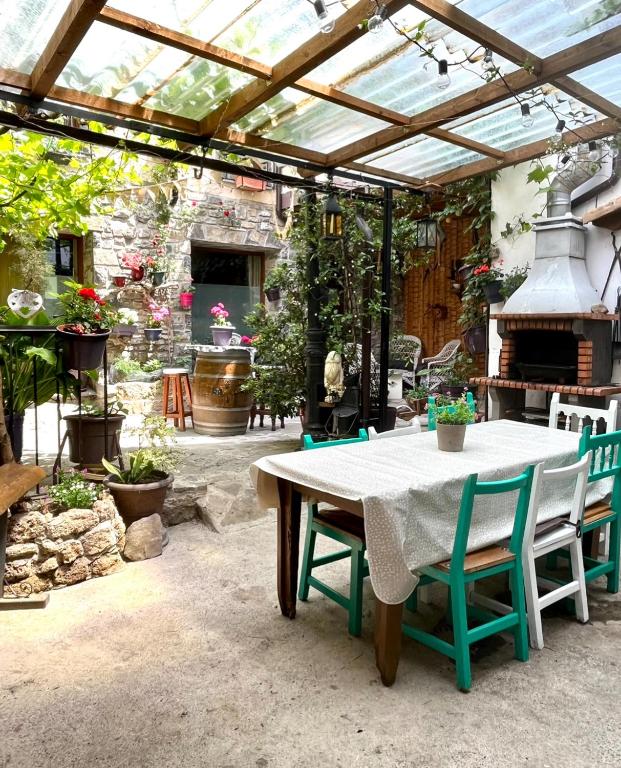 Patio nebo venkovní prostory v ubytování Casa rural MAZA especial grupos