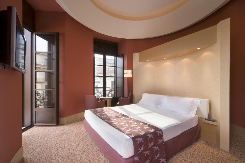 Postel nebo postele na pokoji v ubytování UNA HOTELS Napoli