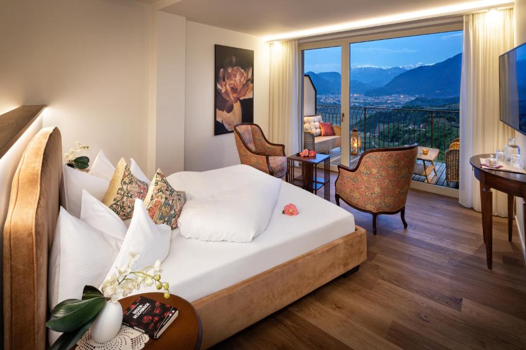 Nespecifikovaný výhled na hory nebo výhled na hory při pohledu z hotelu
