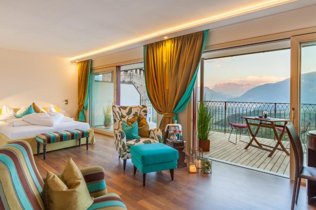 Nespecifikovaný výhled na hory nebo výhled na hory při pohledu z hotelu
