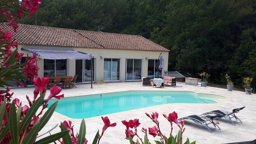 Villa Trets à 25 km d'Aix en Provence, Trets – Cập nhật Giá năm 2023
