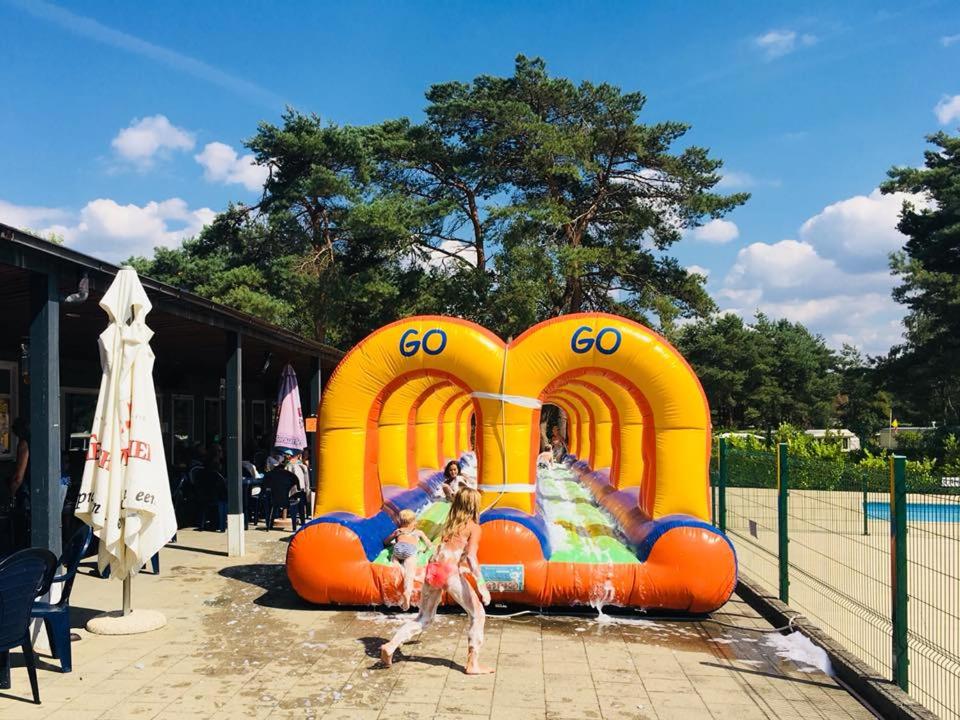 Bazén v ubytování Safaritent at Camping GT Keiheuvel nebo v jeho okolí