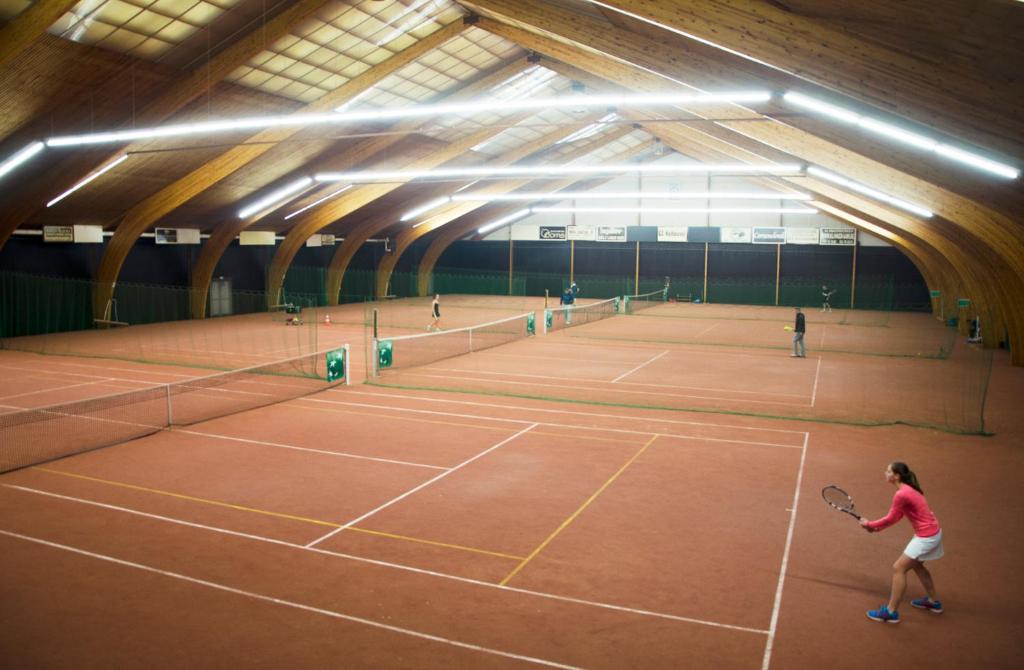 Tenis a/nebo squash v ubytování Safaritent at Camping GT Keiheuvel nebo okolí