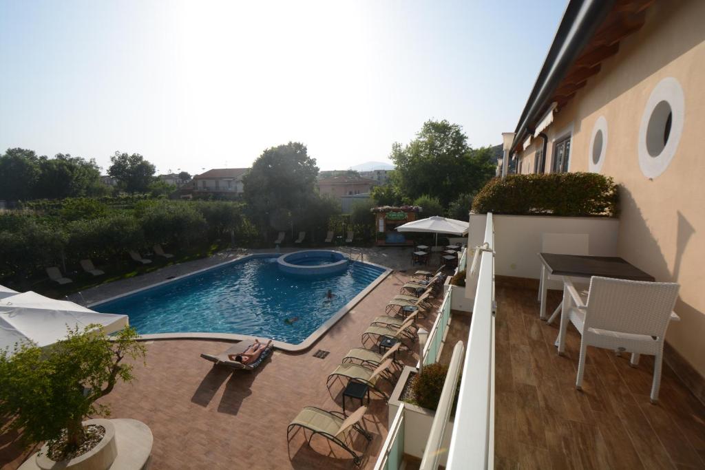 Bazén v ubytování Hotel Porta Rosa nebo v jeho okolí