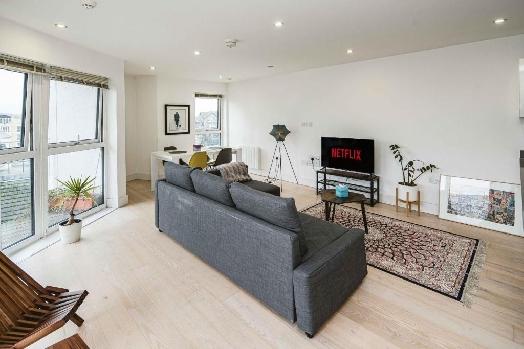 a living room with a couch and a fireplace at 2bed flat with the view/Kingston in London