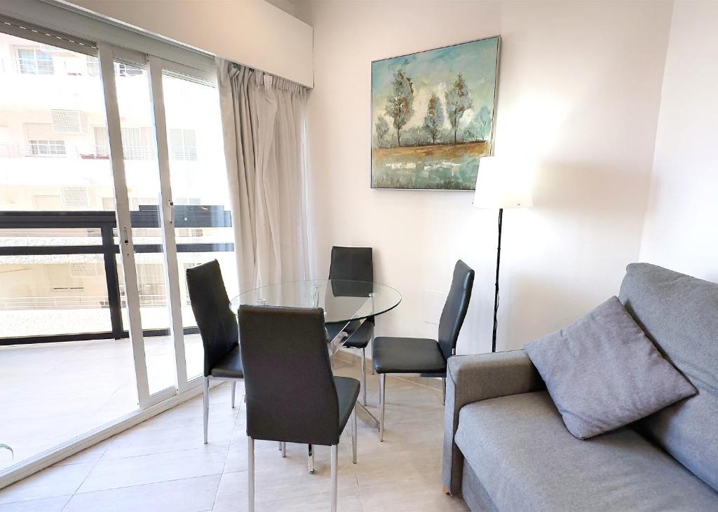 Posedenie v ubytovaní SKOL 350. Great 2 Bedroom Apartment in Skol Marbella