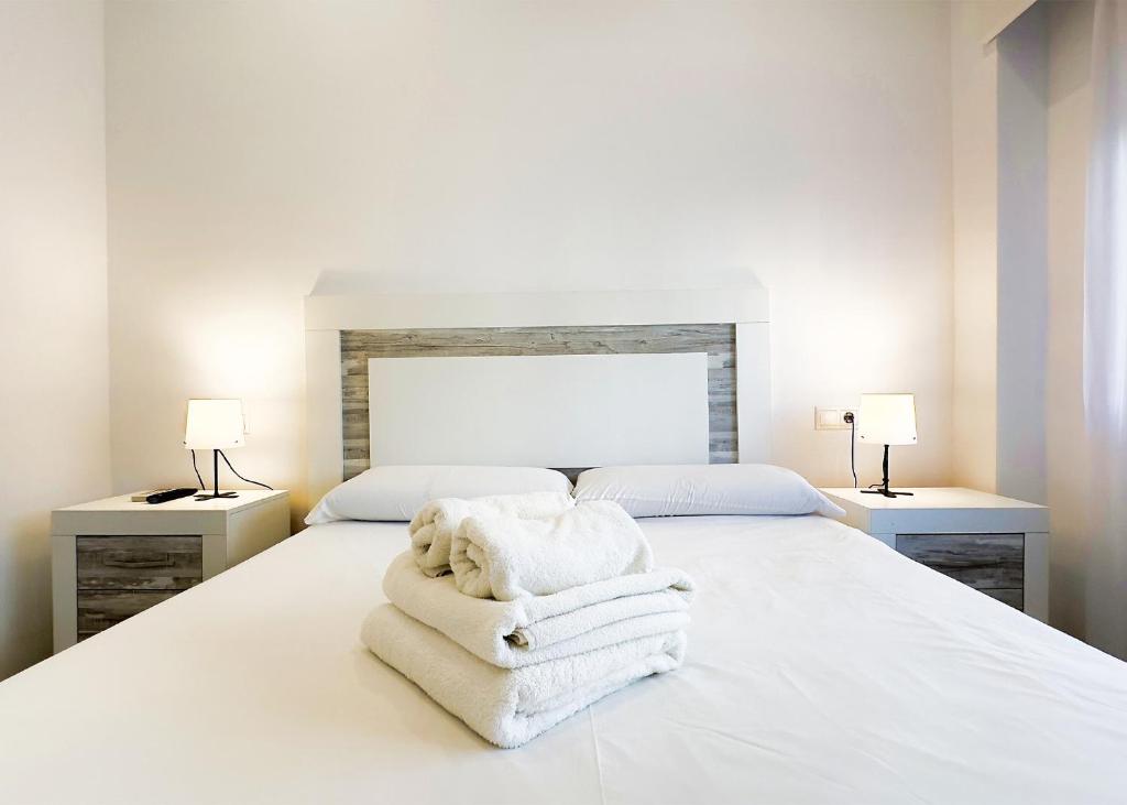 Posteľ alebo postele v izbe v ubytovaní SKOL 350. Great 2 Bedroom Apartment in Skol Marbella
