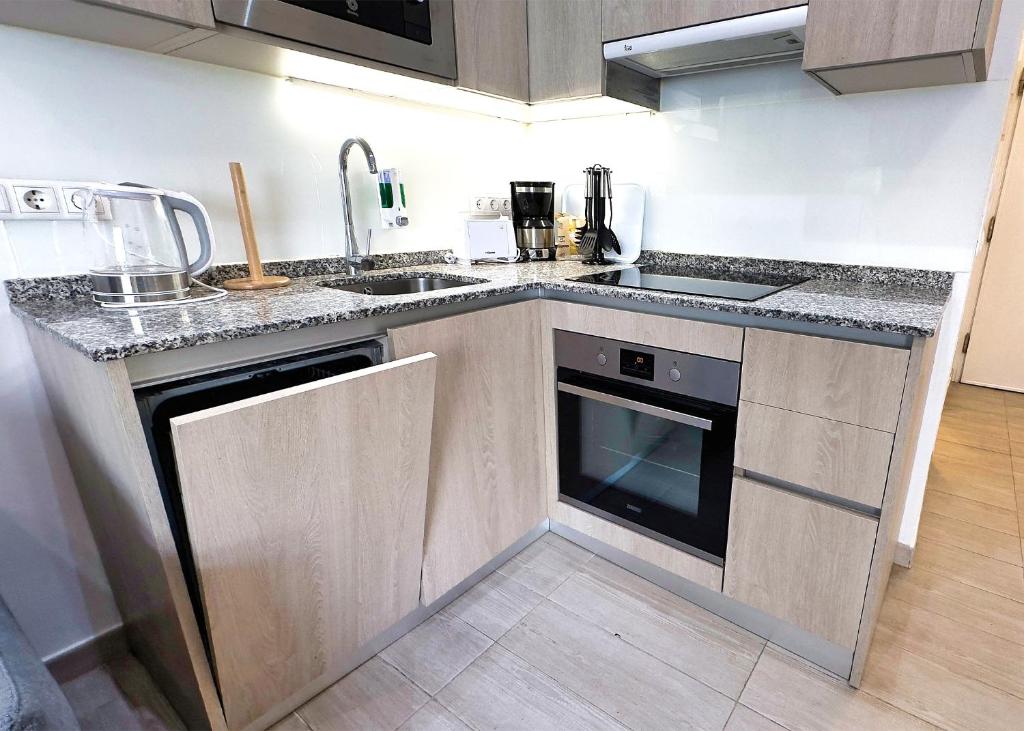 Kuchyňa alebo kuchynka v ubytovaní SKOL 350. Great 2 Bedroom Apartment in Skol Marbella