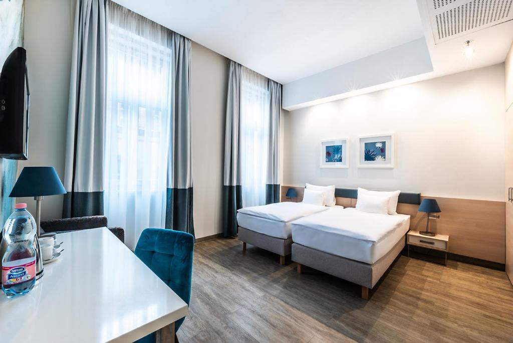 Postel nebo postele na pokoji v ubytování Atrium Fashion Hotel
