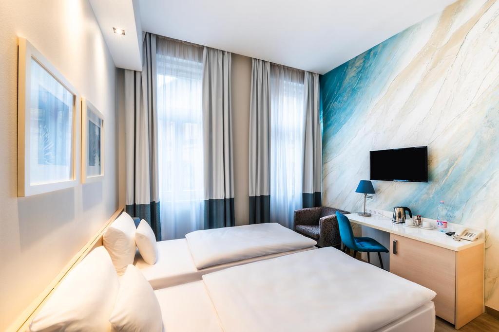 Postel nebo postele na pokoji v ubytování Atrium Fashion Hotel