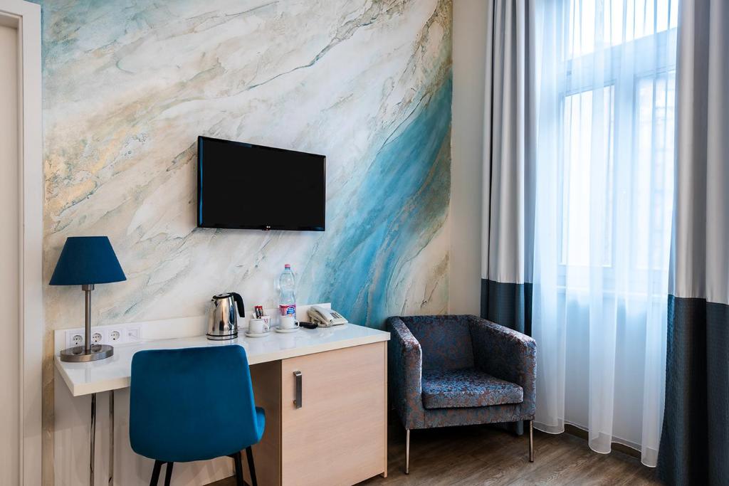 TV a/nebo společenská místnost v ubytování Atrium Fashion Hotel