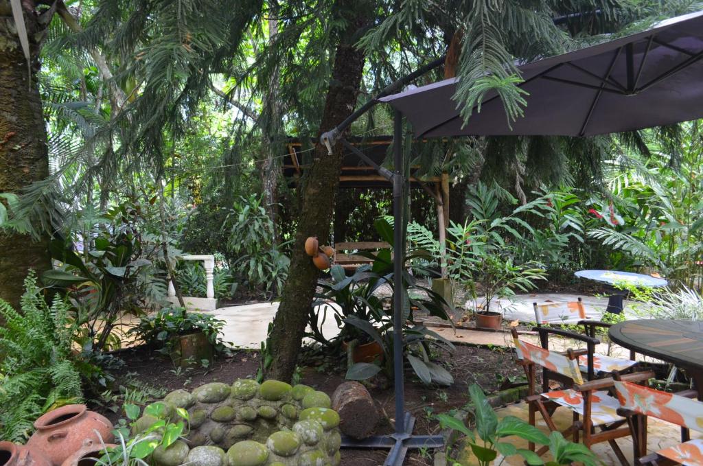 Zahrada ubytování Amanwana Ecofinca