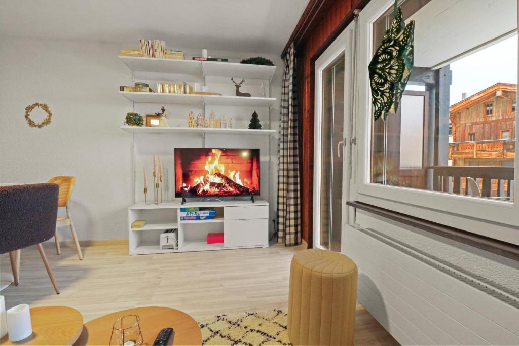 TV a/nebo společenská místnost v ubytování Chaleureux studio proche des pistes de ski