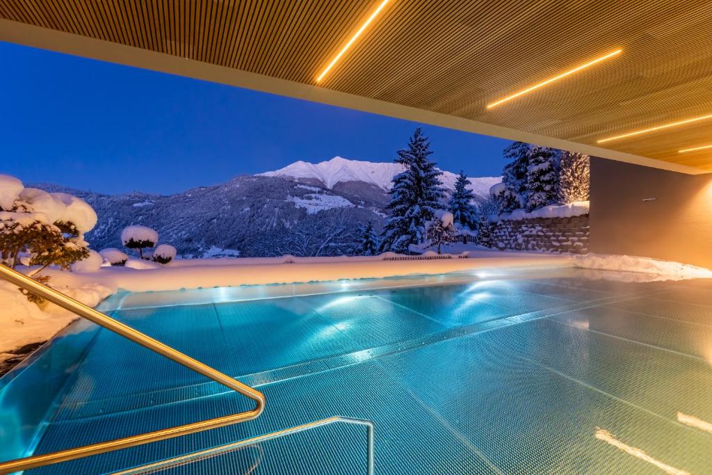 Bazén v ubytování Alpin Chalet am Burgsee nebo v jeho okolí