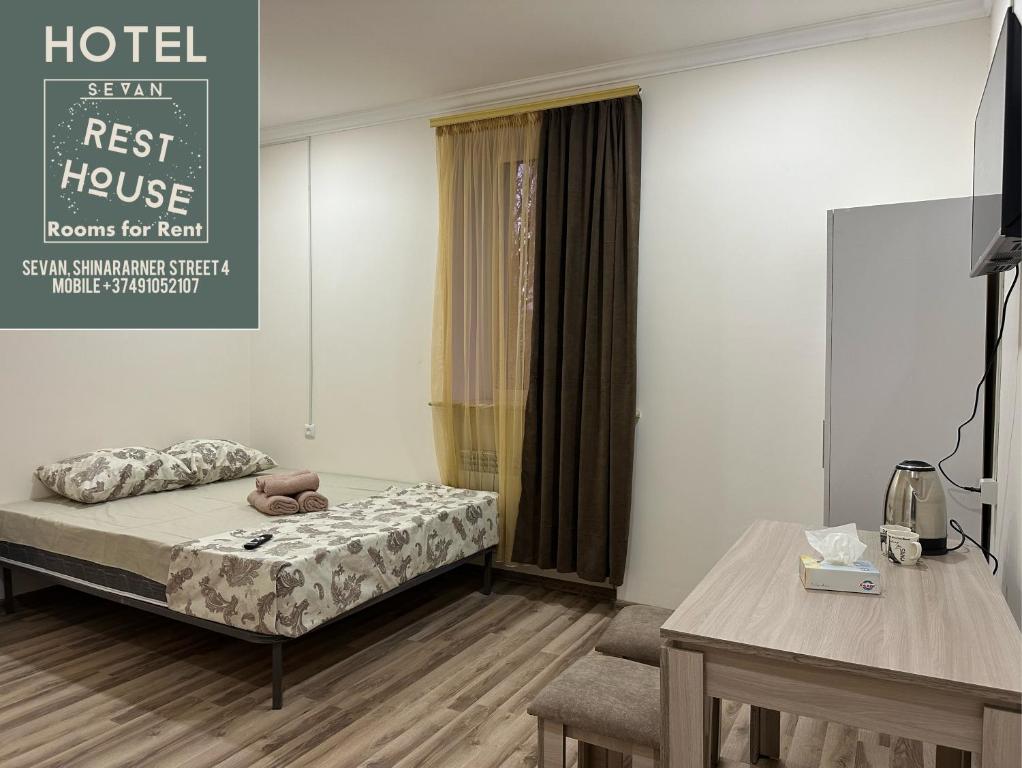 Кровать или кровати в номере Sevan Rest House