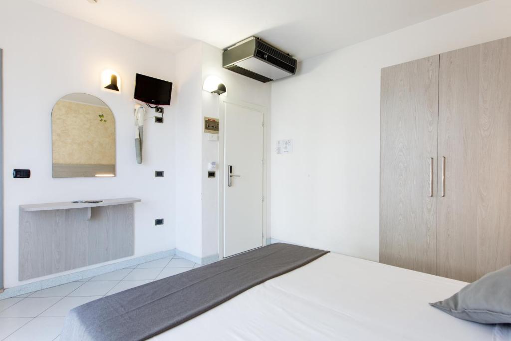 Łóżko lub łóżka w pokoju w obiekcie Hotel Marzia con Piscina