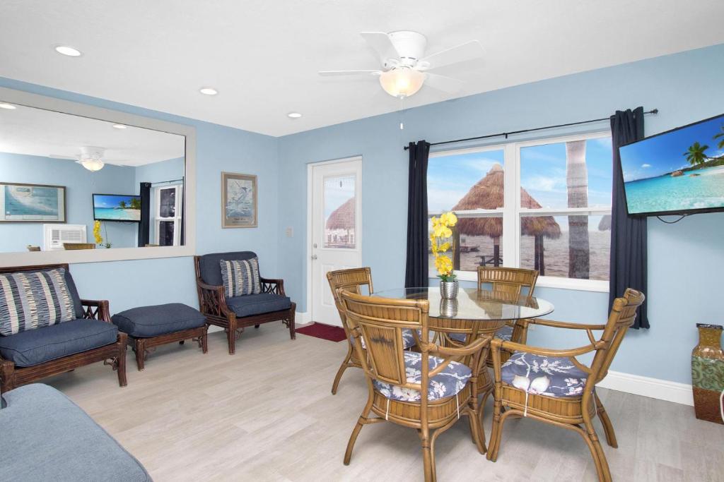 Sunset Cove Beach Resort - Suite 7 - Not Pet Friendly