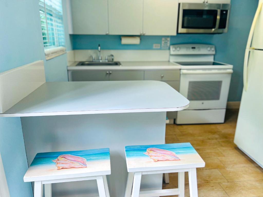 Sunset Cove Beach Resort - Cottage 4