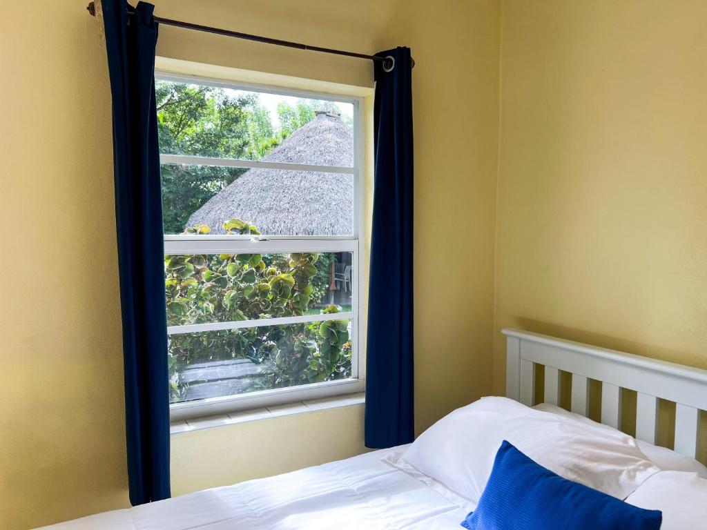 Sunset Cove Beach Resort - Cottage 5