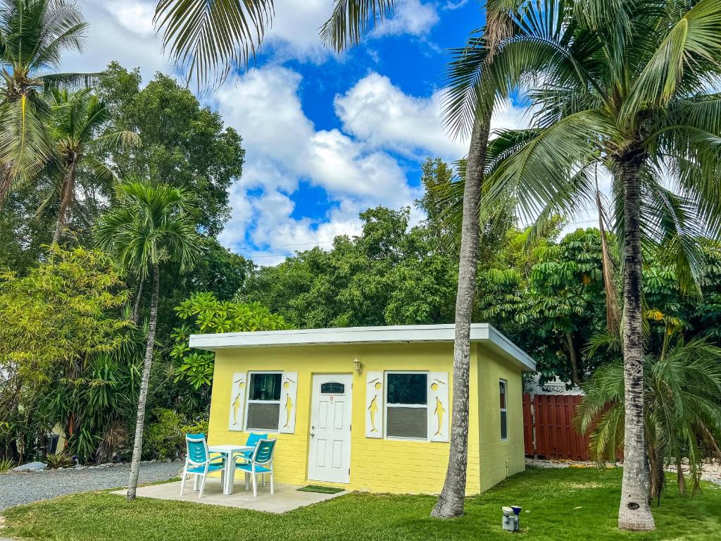 Sunset Cove Beach Resort - Cottage 6 - Not Pet Friendly