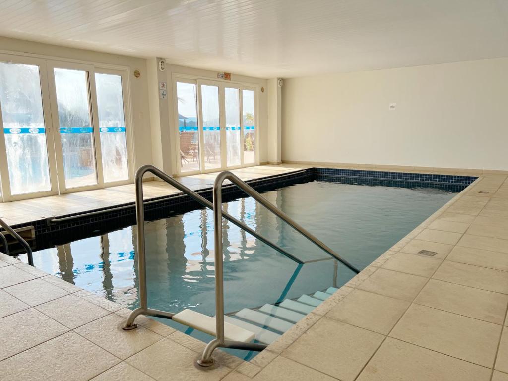 A piscina localizada em Pousada Vila do Coral ou nos arredores