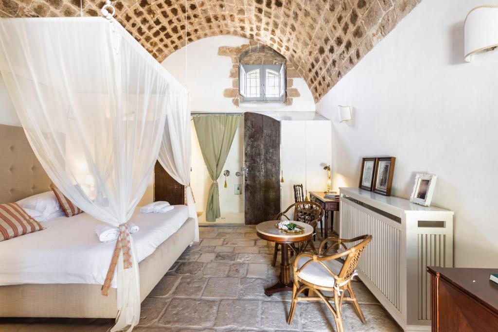 Кровать или кровати в номере Masseria Costanza Vendicari