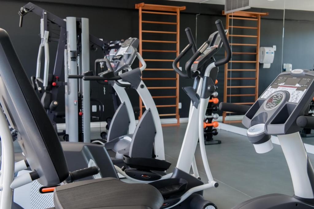 a gym with cardio machines and treadmills at Linx Galeão in Rio de Janeiro