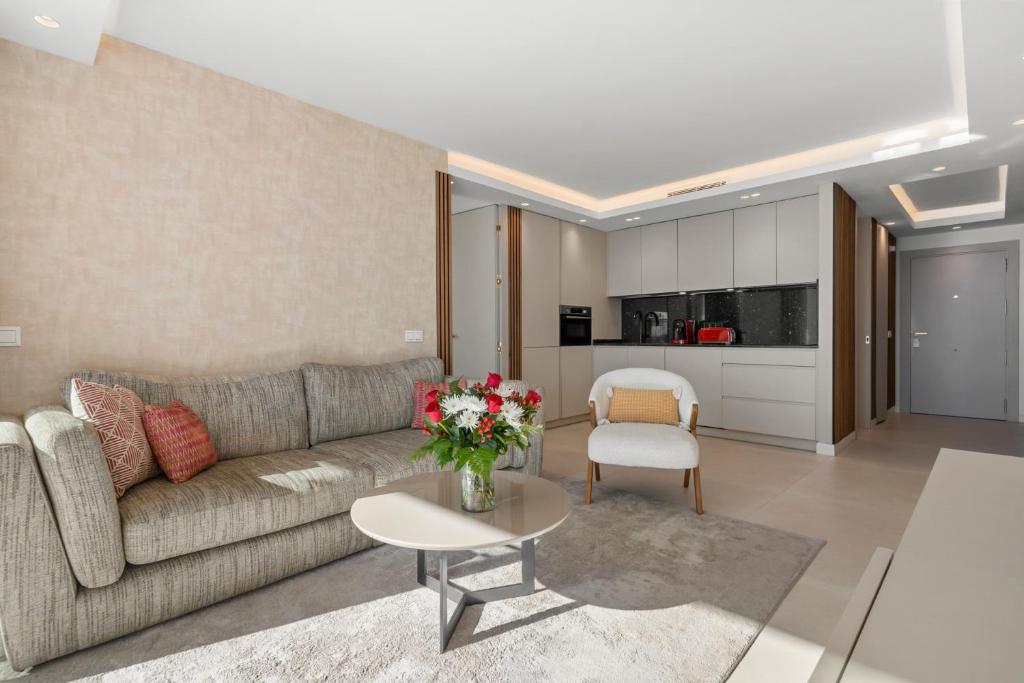 Posedenie v ubytovaní Beach front apartment with pool