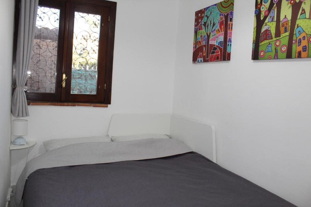 A bed or beds in a room at mare, sole e relax a 5 km da Cefalu'