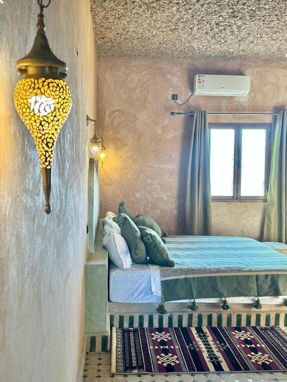 Postel nebo postele na pokoji v ubytování Camels House