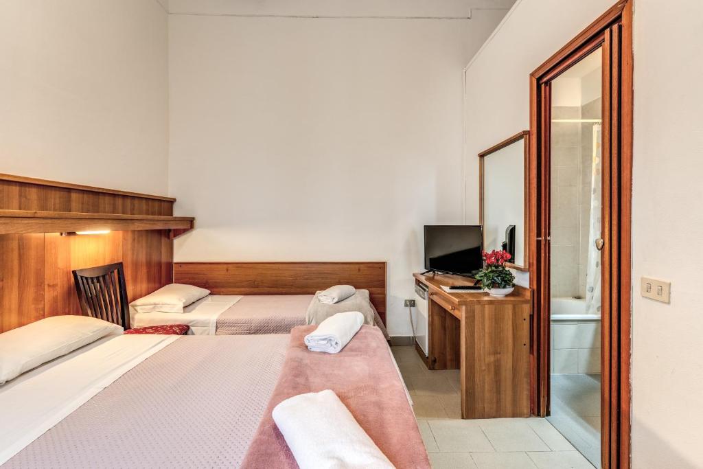 Postel nebo postele na pokoji v ubytování Hotel Giada Roma